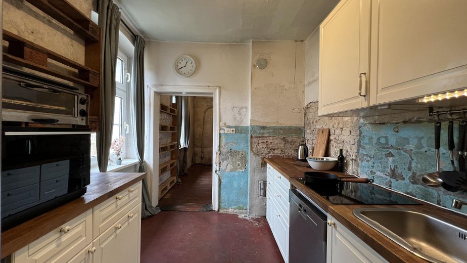 Biesenthal: 1.646 m² erschlossen, Altbau, PV-Anlage, 40 Min nach Berlin – Küche Hit, Wände Shit