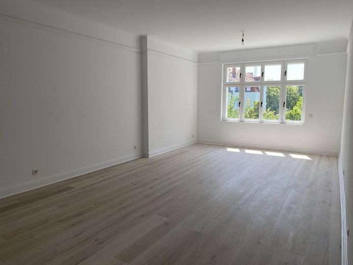 Hochwertige 4-Zimmer-Wohnung in klassischer Stadtvilla  PROVISIONSFREI! Weitere Wohnungen vorh. – Wohnzimmer