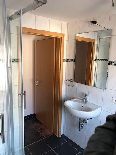 Odnowione mieszkanie 2-pokojowe o powierzchni 39 m² w Augsburgu – bezpośrednio od właściciela, bez pośrednika, 2 pokoje z kuchnią i łazienką – Zdjęcie 3