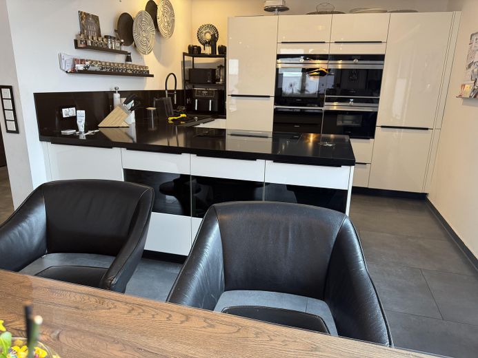 Moderne Doppelhaushälfte mit beheizter Garage, hochwertige Ausstattung mit Top-Energiewert – Foto 8