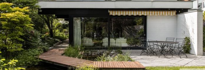 VERKAUFT: Zeitlose Architektur im Grünen mit Gestaltungsspielraum in WI-Auringen