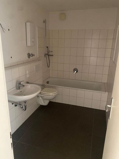 Neustadt ile Zollhafen arasında balkonlu, cazip 3 odalı daire – Bad