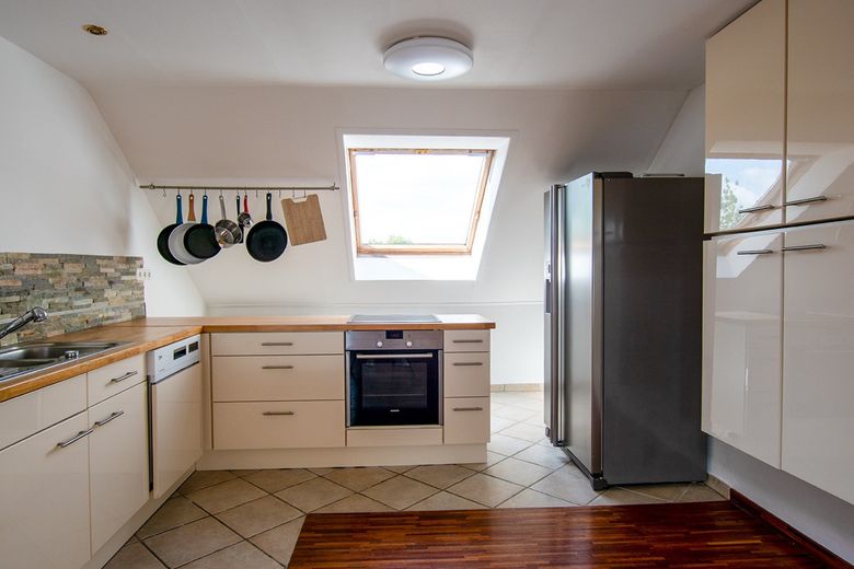 Exklusive Dachgeschosswohnung mit Dachterrasse, Empore und Altbaucharme – Foto 8