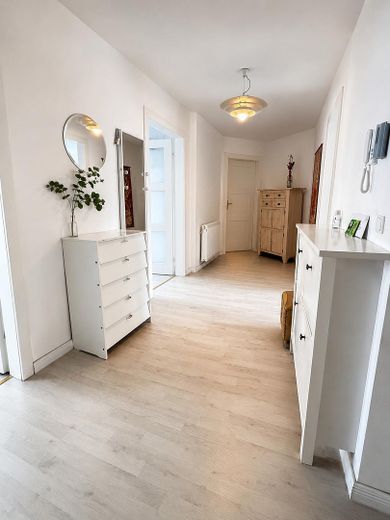 Großzügige 4-Zimmer-Maisonettewohnung – Eingang Flur unten