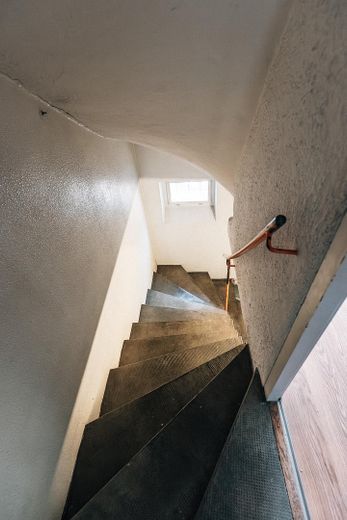 Traumhaftes Gartengrundstück 507qm Nähe Isarhochufer in Pullach mit großem Potential – Kellertreppe