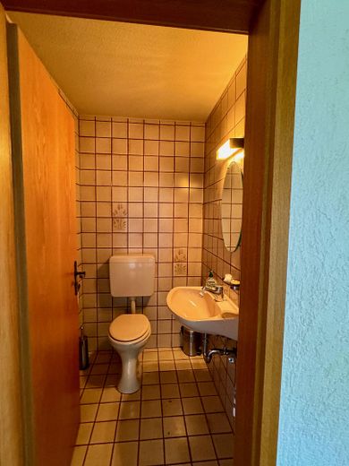 Haus in bester Südlage mit unverbaubarem Ausblick – Gäste-WC