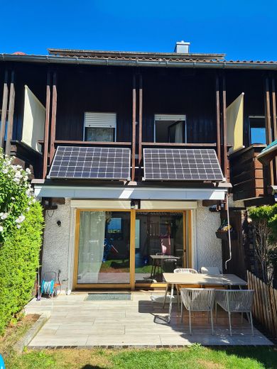 Zeer goed onderhouden, gemoderniseerde tussenwoning met tuin op het zuiden – Südansicht