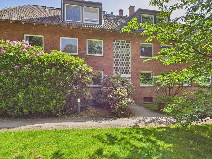 Lichtdurchflutete Dachgeschoss-Oase – Ruhe & Privatsphäre in Klein Flottbek – Hauseingang