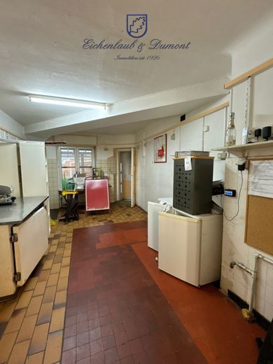 Gastro- / Büro- oder Praxisfläche in zentraler Lage mit Stellplätzen – Lager oder Vorbereitung