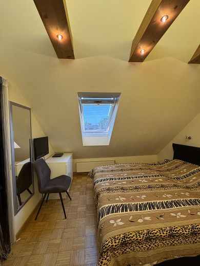 3. Schlafzimmer im Spitzbogen