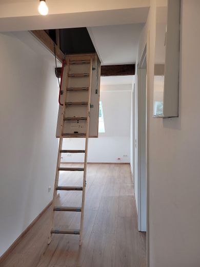 Stadtgrenze Bonn: neue 3-Zimmer-Wohnung in alten Mauern – Aufgang Spitzboden