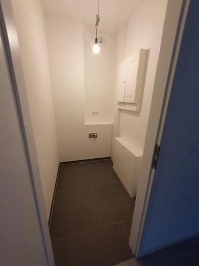 Traumwohnung mit exklusiver Einbauküche und großzügigem Balkon. – Hauswirtschaftsraum 