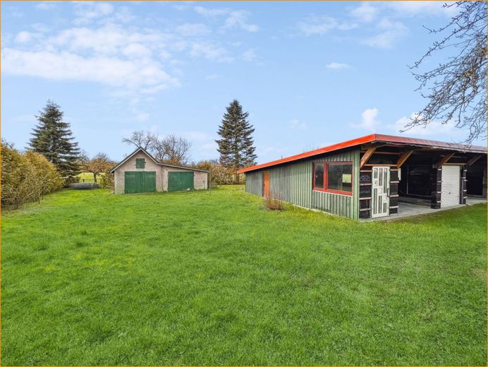 ***Zweifamilienhaus in ruhiger Ortslage*** – Grundstück