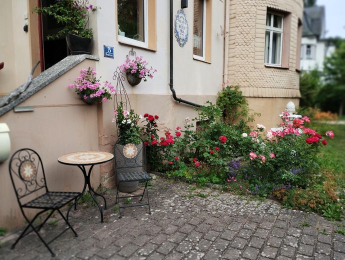 شقة عطلات في فيلا رومانسية للإيجار لفترة الشتاء (من 1.10. 26 حتى 31.4.2027) – Sitzen im Garten