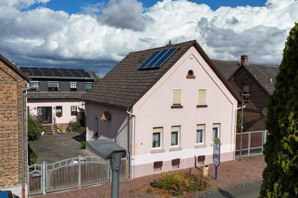 freistehendes Einfamilienhaus am Ortsrand von Karben