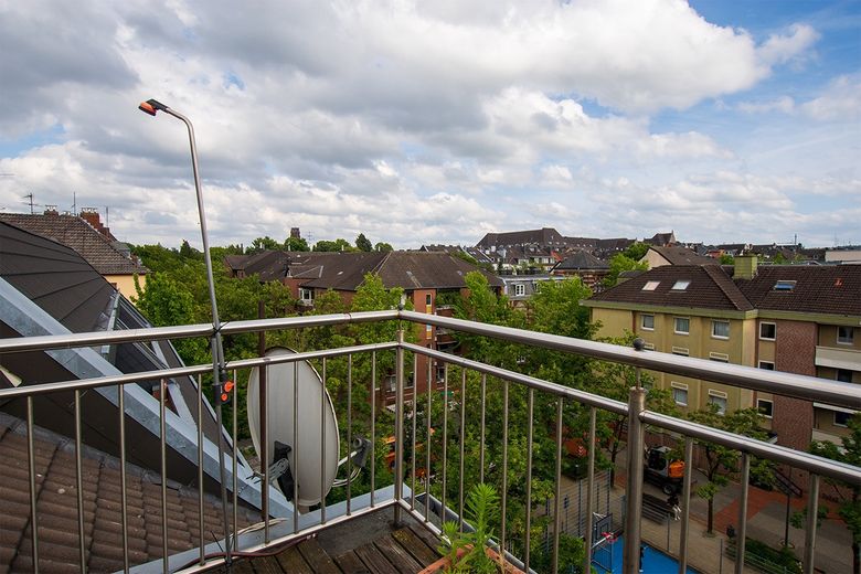 Exklusive Dachgeschosswohnung mit Dachterrasse, Empore und Altbaucharme – Foto 15