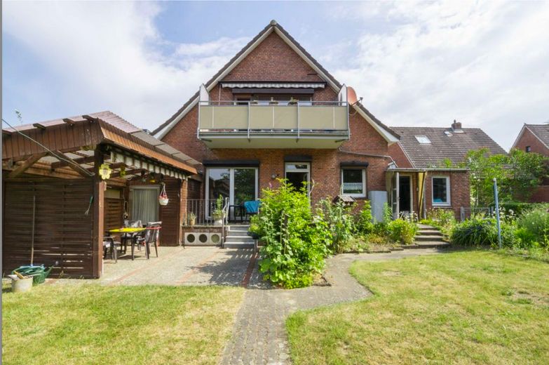 Mehrfamilienhaus in Itzehoe kaufen – 3 Wohnungen + Gewerbe, voll vermietet – Haus Gartenansicht
