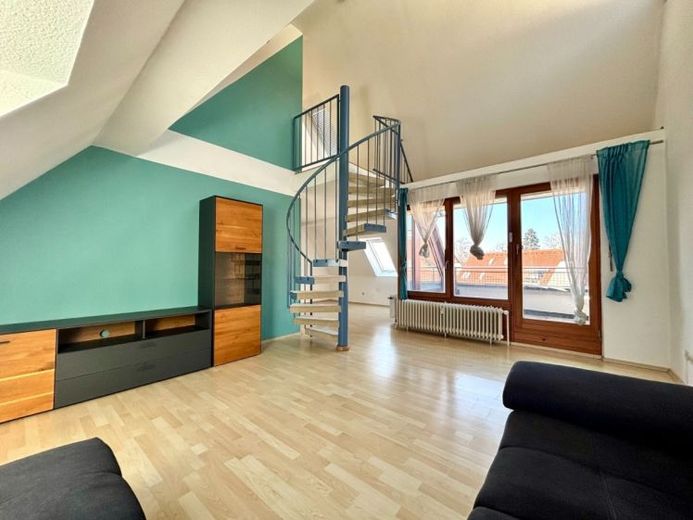 Helle 3,5-Zimmer-Maisonette-Wohnung mit Dachterrasse, 2 Bädern & Stellplatz mitten in der Stadt – Foto 1
