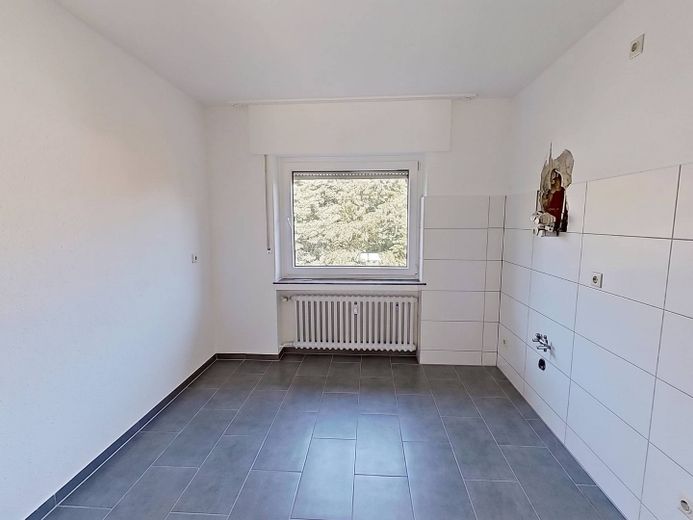 Huzurlu konumda modern yaşam: BALKONLU ve küvetli banyolu geniş 3 odalı daire – Ansicht I: Küche