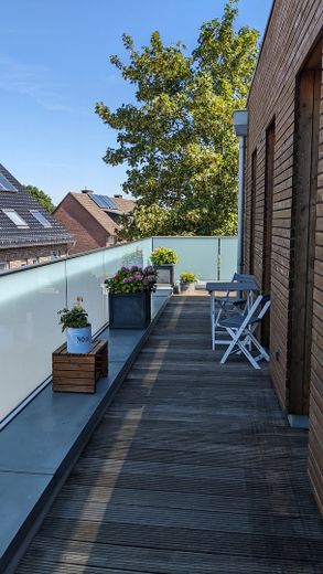 Exklusive Penthouse-Wohnung im Passivhaus – Balkon Straßenseite