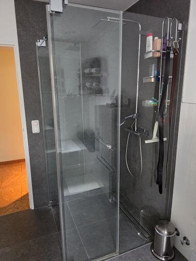 Israelsdorf: Gepflegtes EFH mit Einliegerwohnung nahe Naturschutzgebiet – Dusche