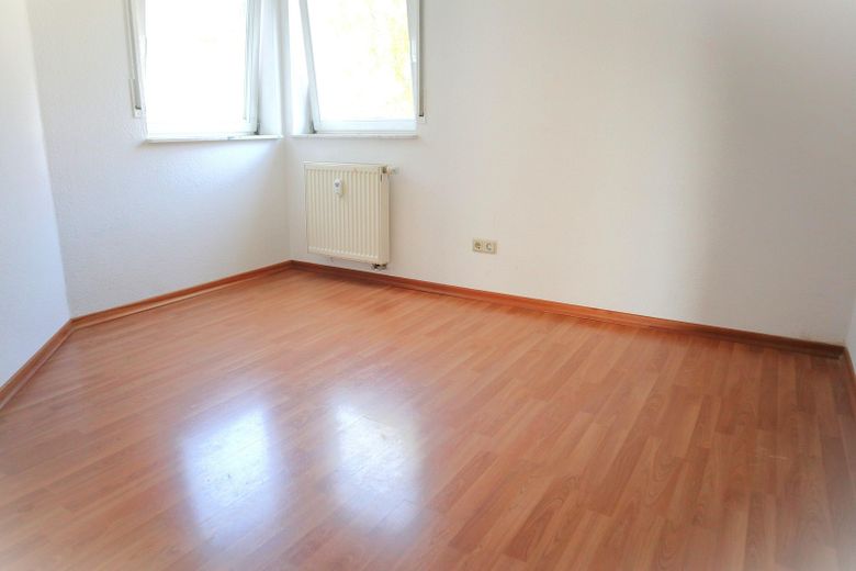 Familienfreundliche 4‑Zi‑Maisonette mit EBK & Balkon – Zimmer Unten