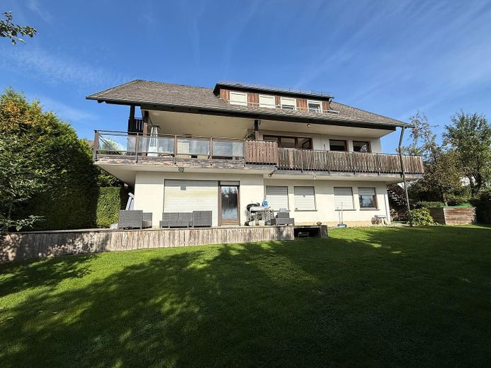 grosszügiges Einfamilienhaus mit Weitblick und Einliegerwohnung – Foto 1