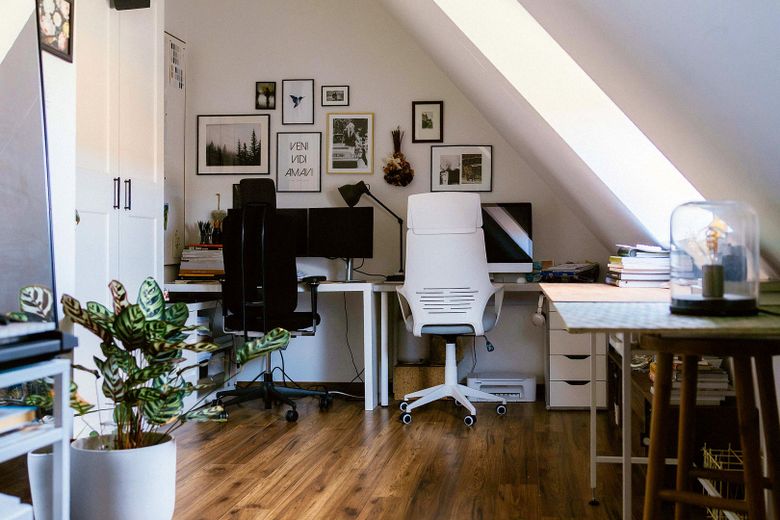 Senza commissioni! Casa bifamiliare sfalsata su più livelli, personalizzata, con garage doppio e vista panoramica! – Arbeitszimmer 1