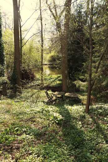 Sitzecke am Schönfelder Bach
