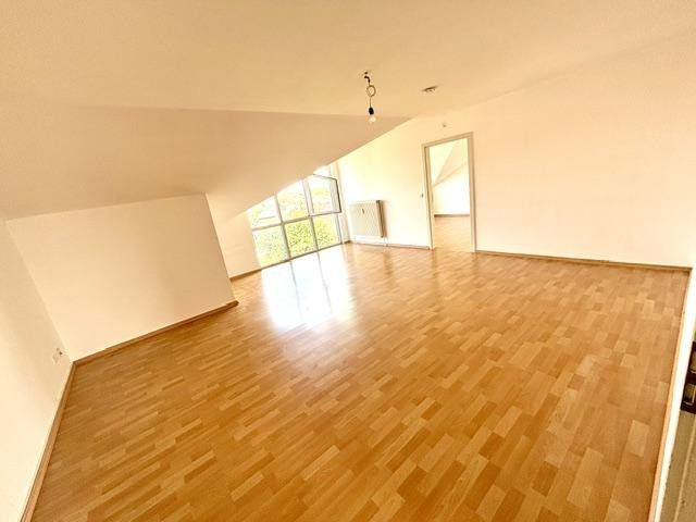 Traumhaft sanierte 3-Zimmer-Wohnung in Rethen (89 m² | Erstbezug | Einbauküche & Stellplatz) – Wohnzimmer