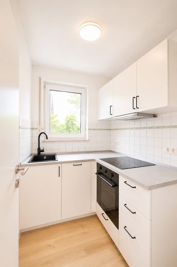Erstbezug nach Modernisierung | 2-Zimmer-Wohnung mit Balkon, Aufzug & neuer Einbauküche – Küche