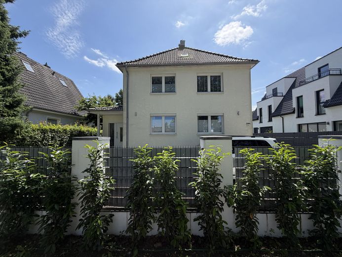 Saniertes EFH in Sasel – Garten, viel Platz, Wald-Nähe – Aussenansicht