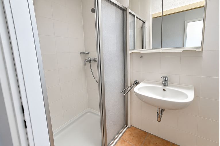1-Zimmer-Wohnung in St. Jürgen | Nähe UKSH & Sana Kliniken – Bad