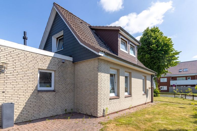 Einfamilienhaus mit viel Potenzial und Raum für eigene Ideen – Seitenansicht