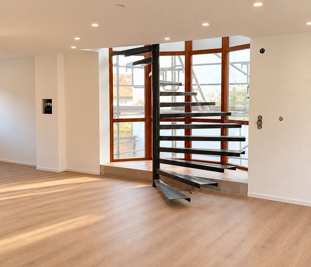 Bahçeli, güneş alan 4 odalı daire – Treppe