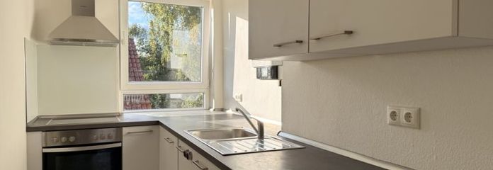 CENTRALNIE POŁOŻONE I JASNE MIESZKANIE 2,5-POKOJOWE W DZIELNICY LIST – KUCHNIA DO ZABUDOWY, NOWOCZESNA ŁAZIENKA Z PRYSZNICEM I POKÓJ HOME OFFICE
