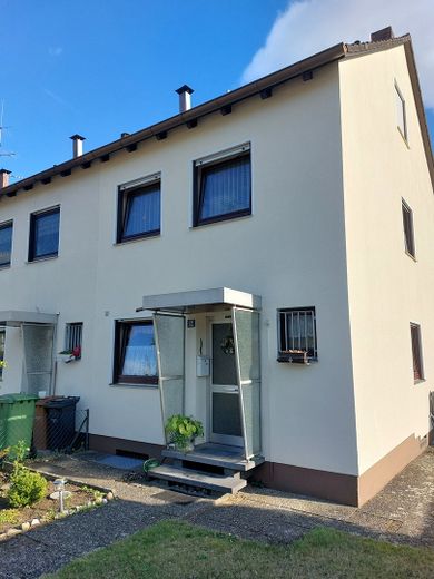 END-TERRACE HOUSE in a sought-after quiet residential area in Schwabach -SOUTH – Foto 3