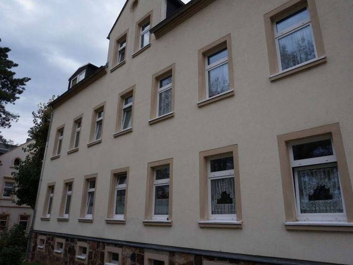 Laminat - Bad mit Wanne+Fenster - frei ab 1.5.26 – Foto 1