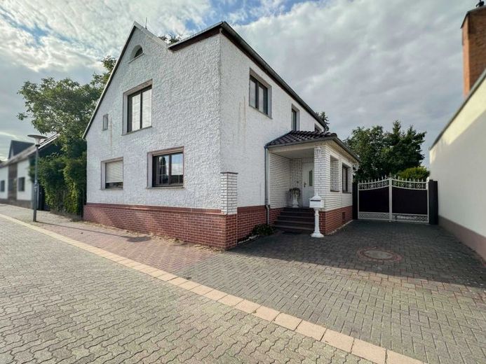 Großzügiges Wohnhaus mit traumhaftem, uneinsehbarem Garten! – फोटो 1