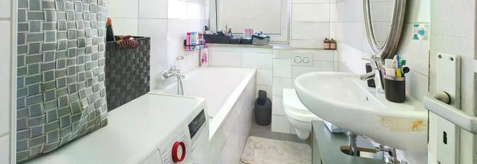 Renovated 2-room apartment in Hof: 50 m², modern bathroom, without fitted kitchen