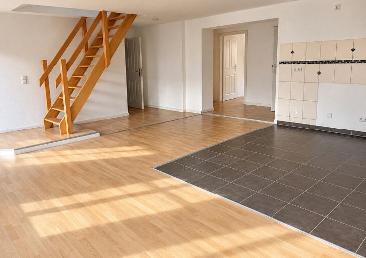 Charmante Maisonettewohnung über zwei Ebenen mit besonderem Altbauflair – Foto 3