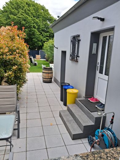 Casa a schiera centrale modernizzata per giovane famiglia – Foto 3