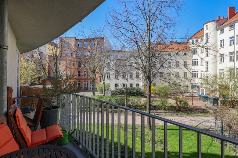 Hackescher Markt: merkezi konumda, huzurlu ve yeşil – Blick vom Balkon