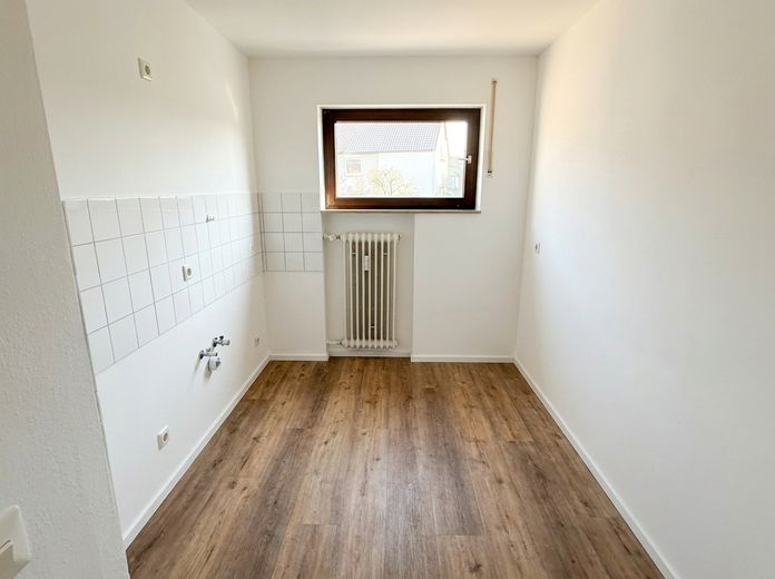 Frisch renoviert: helle 3-Zimmer-Wohnung mit sonnigem Balkon – Foto 1