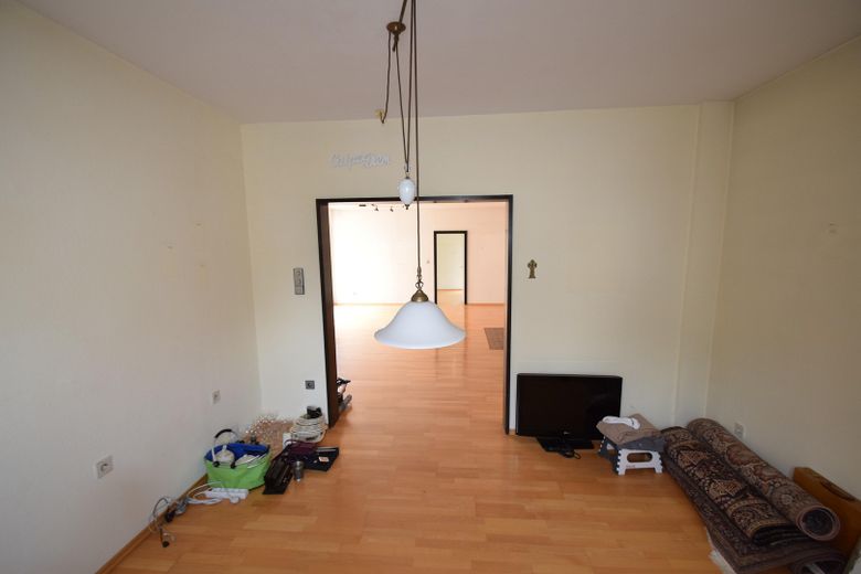 Provisionsfrei! Zweifamilienhaus, großer Sonnengarten – Zimmer EG