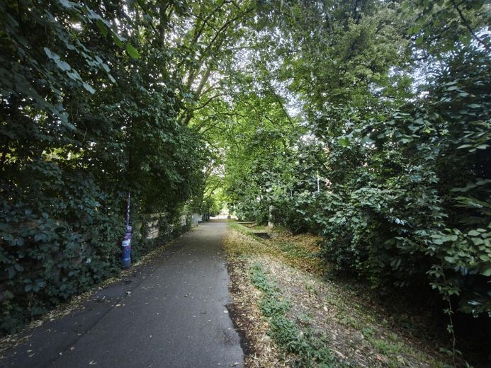 Appartamento per famiglie di rara bellezza – balcone esposto a sud-ovest, 2 bagni e posizione tranquilla di prim’ordine a Freiburg-Vauban – Lindenallee - Radweg - Natur 