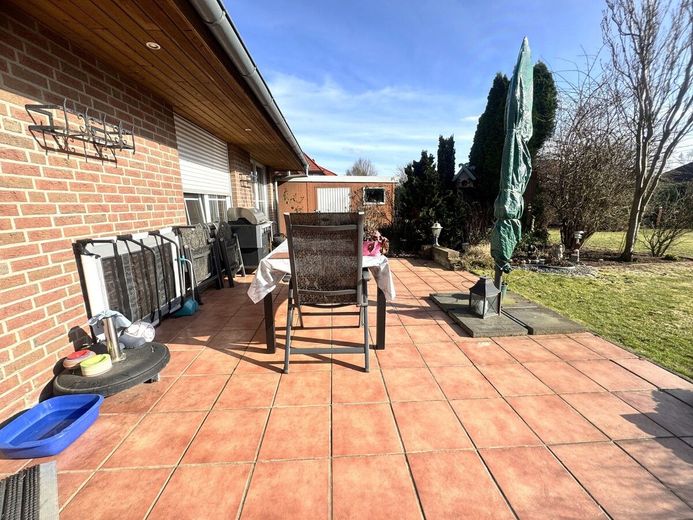 Warum noch Miete zahlen? Massiver Bungalow im Landhausstil in ruhiger Umgebung von Buchholz (Aller) – Terrasse