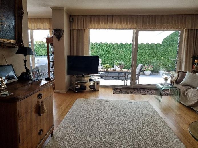 STA - Top san.  ZFH (EFH + autarker 106 m²- DG-Whg.) + sep. Gebäude in 1A-Lage, Weitbl., 3er Gge. – Wohnzimmer Teilbereich EG/OG