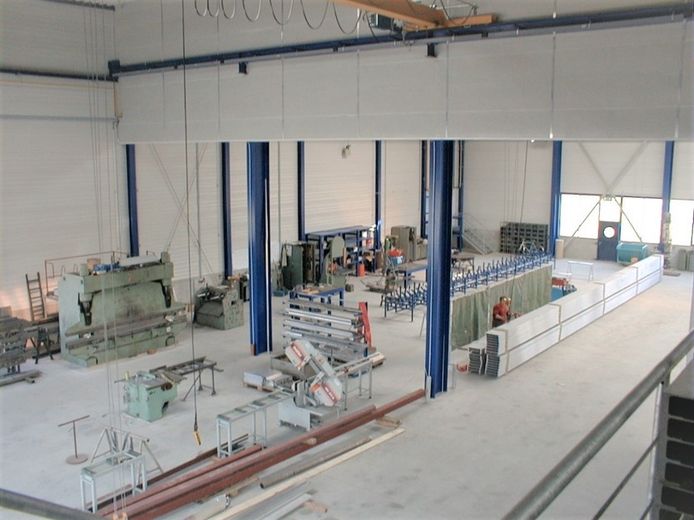 उत्पादन, भंडारण और ऑर्डर तैयार करने के लिए वाणिज्यिक संपत्ति – Seitenschiff Produktionshalle
