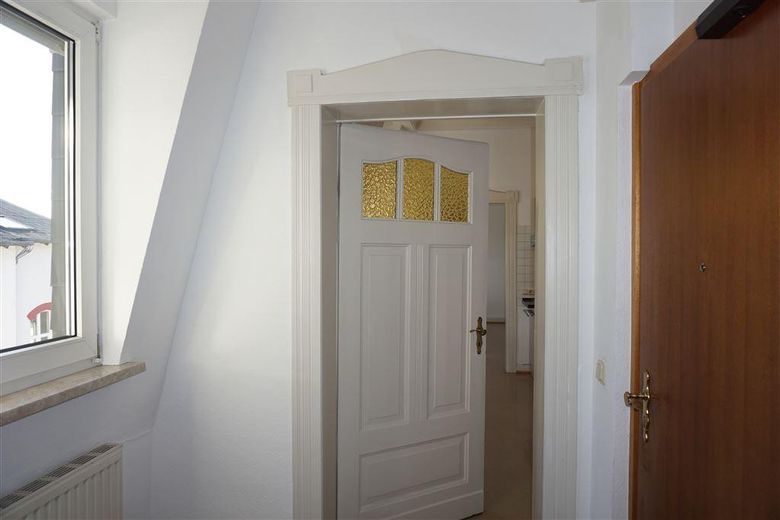 Wunderschönes helles Altbauappartement mitten in Trier mit Stuckdecken und Einbauküche – Eingangsbereich